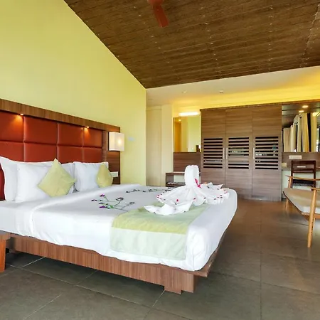 The Mountain Courtyard Thekkady Hotel Exterior photo