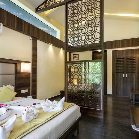 The Mountain Courtyard Thekkady Hotel Exterior photo