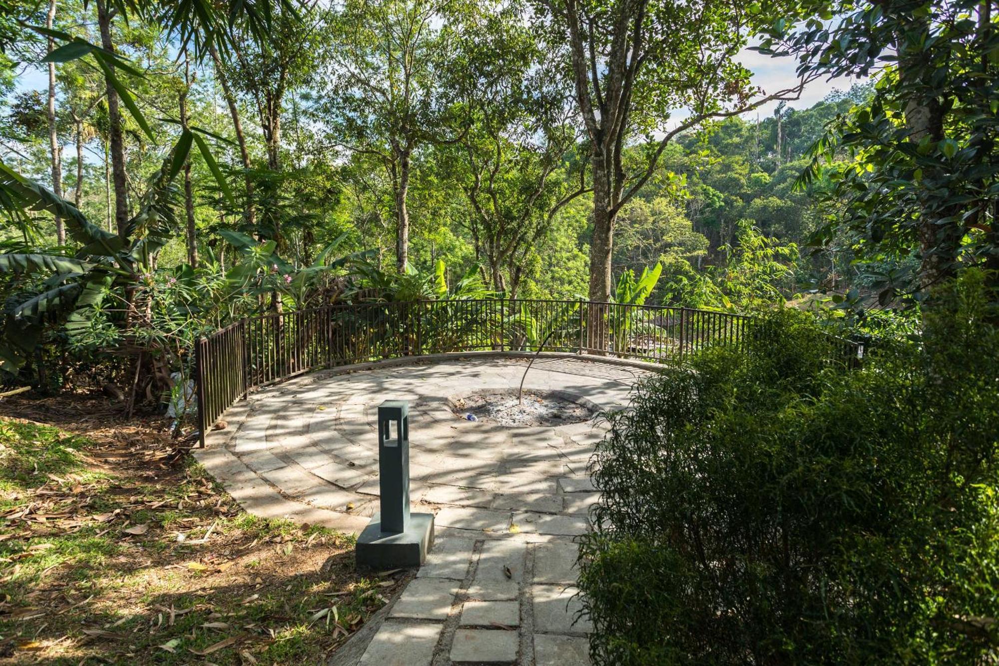 The Mountain Courtyard Thekkady