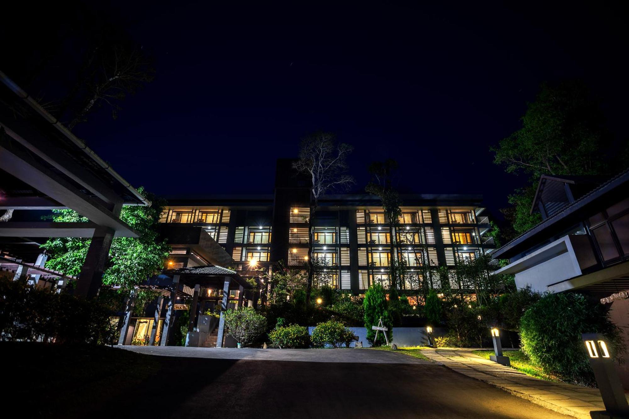 Resort The Mountain Courtyard Thekkady